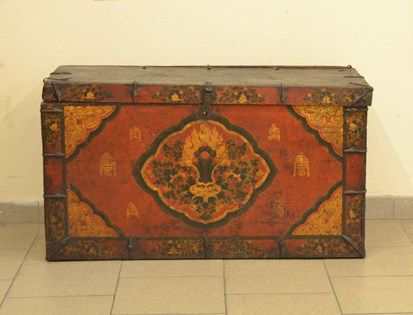 Baule, Veneto, sec. XVII,  in legno laccato e dipinto,