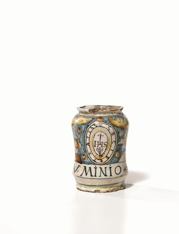 Albarello, Italia Centrale, secolo XVII, maiolica con stemma compagnia del GesuÃ”Ã‡Ã– con trigramma  di San Bernardino, alt. cm 1