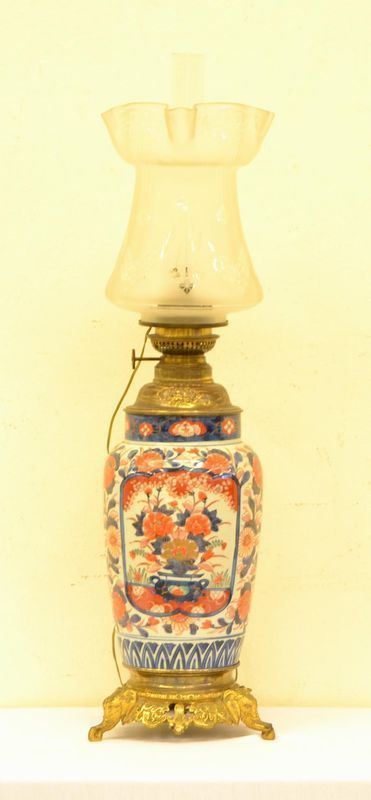  Lume da tavolo, arte orientale, sec. XIX,  in porcellana 