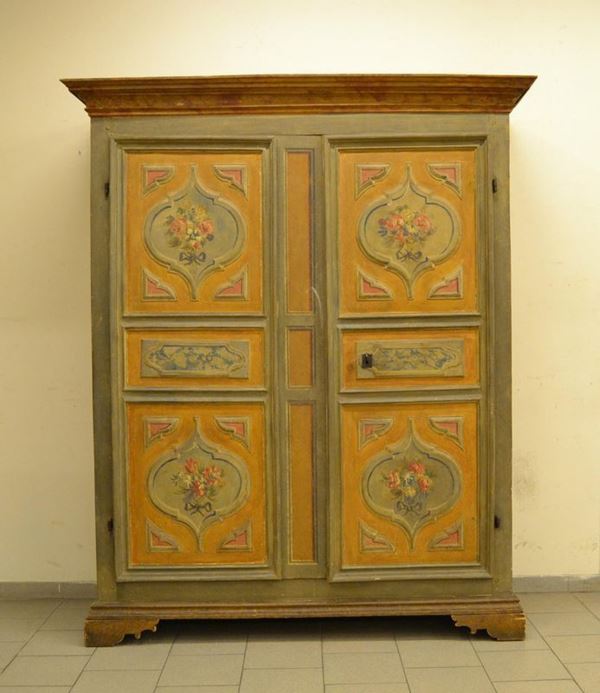  Armadio, Piemonte, sec. XVIII,  in legno laccato e 