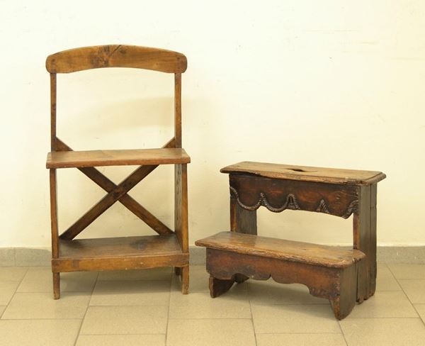  Scaletta, sec. XVIII,  in noce, a due scalini, 