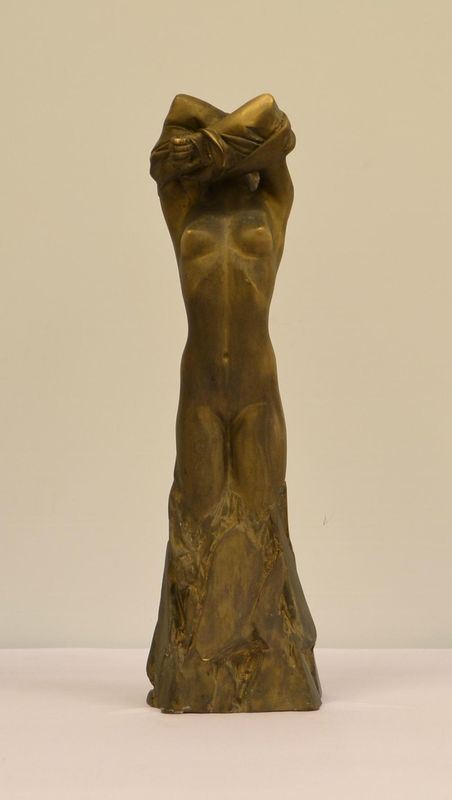  Scuola italiana, sec. XX,  scultura in bronzo dorato
