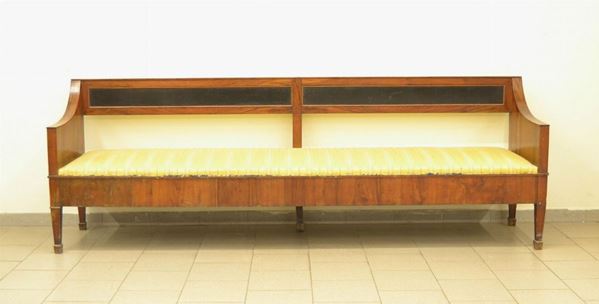  Divano, Periodo Direttorio,  in noce con parti laccate, gambe 