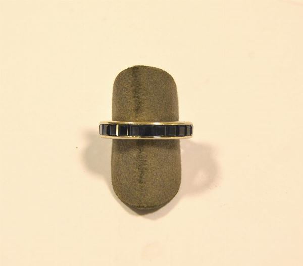  Anello in oro bianco e zaffiri 