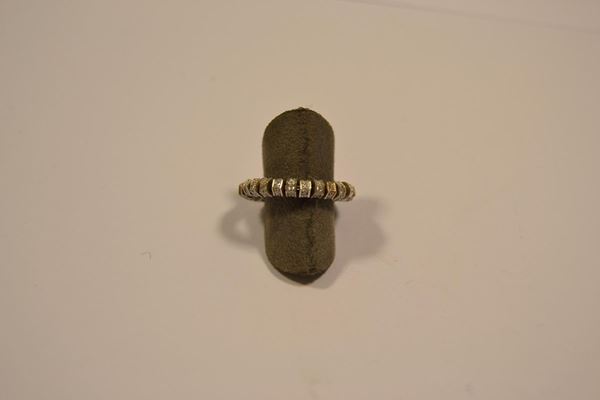   Anello in oro bianco e diamanti  