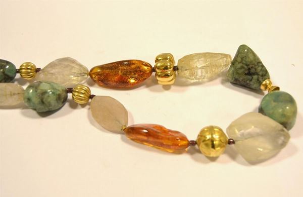  Collana in oro e pietre dure 