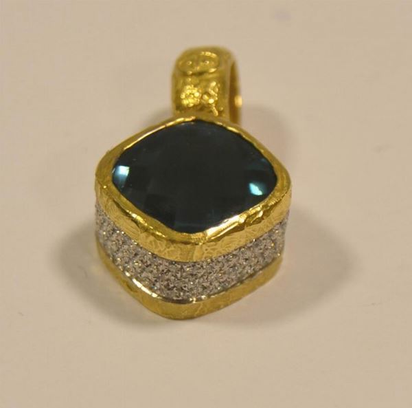  Pendente in oro giallo,diamanti e topazio                                 - Asta Gioielli, argenti, modernariato, mobili e dipinti - Poggio Bracciolini Casa d'Aste