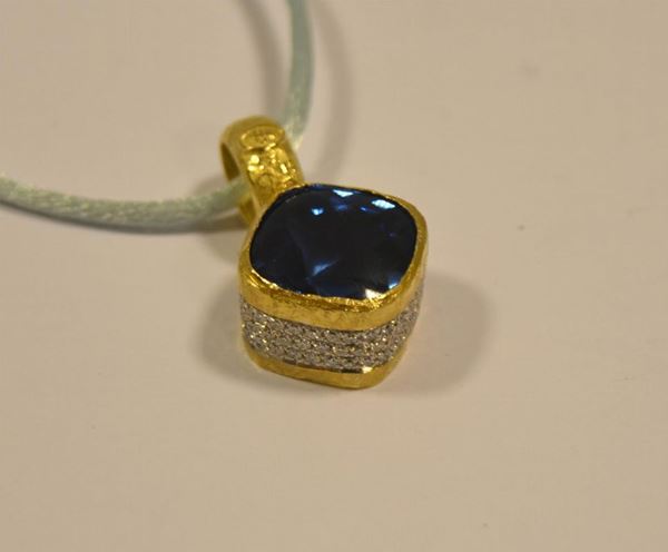  Pendente in oro giallo,diamanti e topazio                                  - Asta Gioielli, argenti, modernariato, mobili e dipinti - Poggio Bracciolini Casa d'Aste