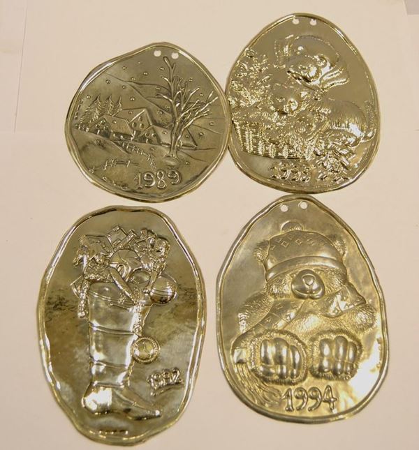   Centodiciotto  piastre in argento 925    - Asta Gioielli, argenti, modernariato, mobili e dipinti - Poggio Bracciolini Casa d'Aste