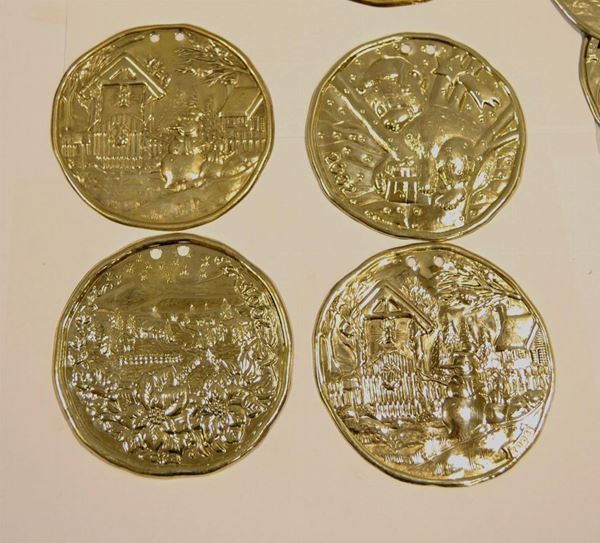   Settantasei  piastre in argento 925    - Asta Gioielli, argenti, modernariato, mobili e dipinti - Poggio Bracciolini Casa d'Aste