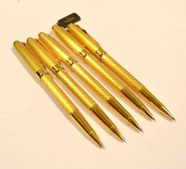   Cinque penne biro in argento dorato 925    - Asta Gioielli, argenti, modernariato, mobili e dipinti - Poggio Bracciolini Casa d'Aste