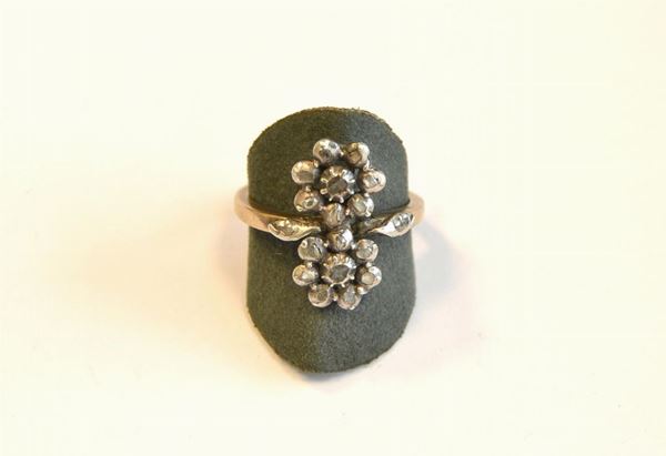  Anello in oro giallo, argento e diamanti   - Asta Gioielli, argenti, modernariato, mobili e dipinti - Poggio Bracciolini Casa d'Aste