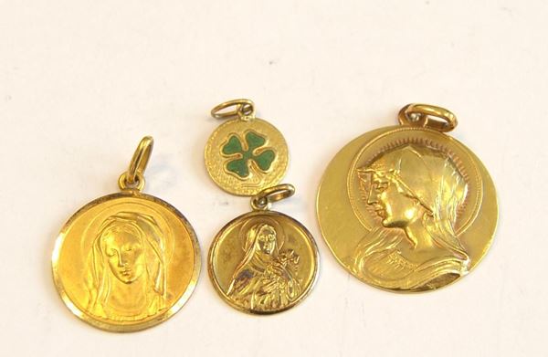  Quattro medaglie in oro giallo   - Asta Gioielli, argenti, modernariato, mobili e dipinti - Poggio Bracciolini Casa d'Aste