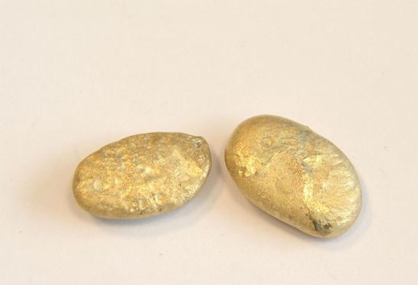  Due frammenti in oro a 18 KT 