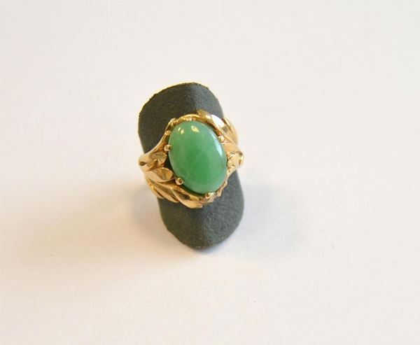  Anello in oro giallo e giada 