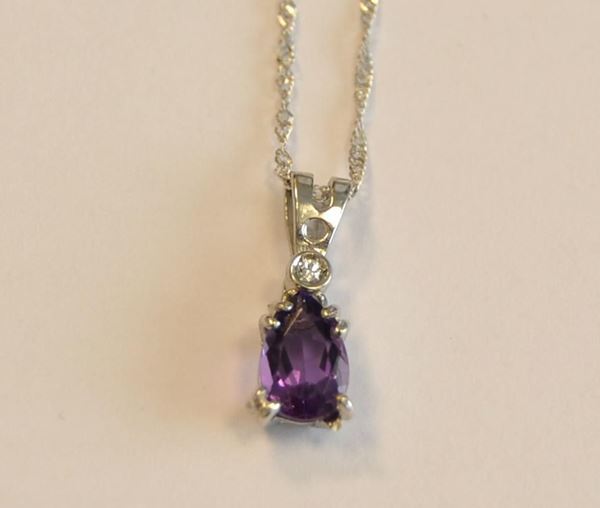   Collana in oro bianco, zaffiro e diamante    - Asta Gioielli, argenti, modernariato, mobili e dipinti - Poggio Bracciolini Casa d'Aste