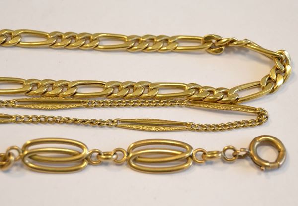   Collana in oro giallo  ad un filo di maglie , g 16,9   Collana in oro giallo  ad un filo di maglia fine, g 7,3   Braccialetto in oro giallo  realizzato a maglie ovali intrecciate , g 11,5 (3) 