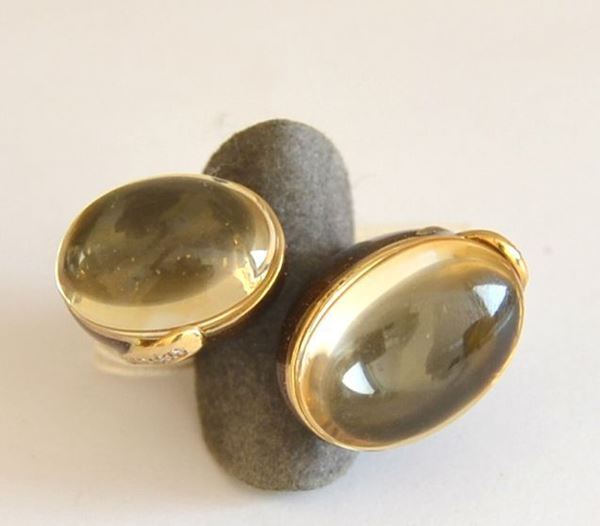   Anello in oro giallo, argento, diamanti, quarzo citrino e smalto  realizzato a contrariÃ¨ , con finali decorati da quarzi citrini cabochon e  brillanti laterali ,marcato Alessandro Fanfani, g 31 