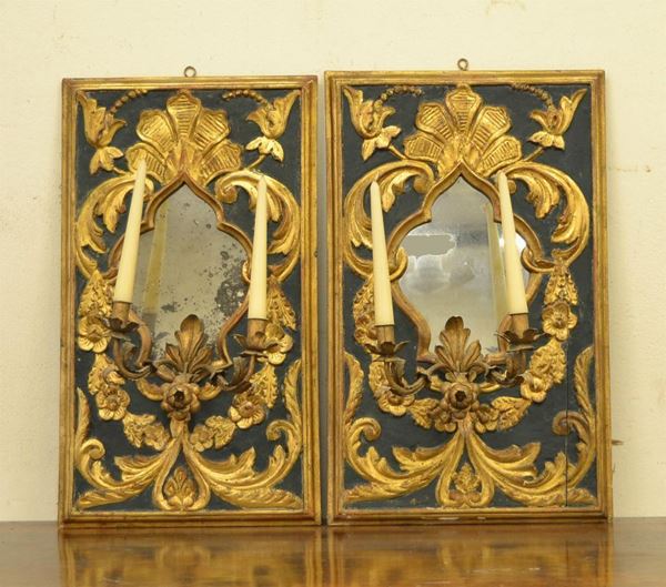  Due applique, Francia, sec. XIX,  a due luci, in legno 