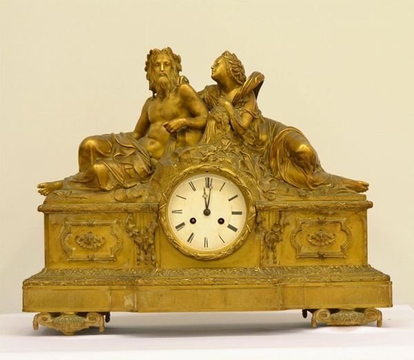  Orologio da tavolo, Francia, sec. XIX,  in bronzo, con sovrastanti 