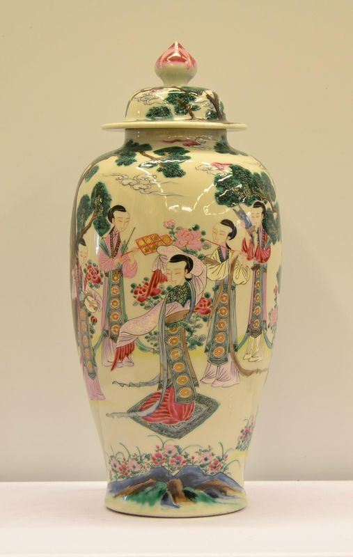  Vaso, Cina, primi sec. XX,  in maiolica 
