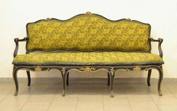  Divano, Veneto, sec. XVIII,  in legno laccato nero oro 