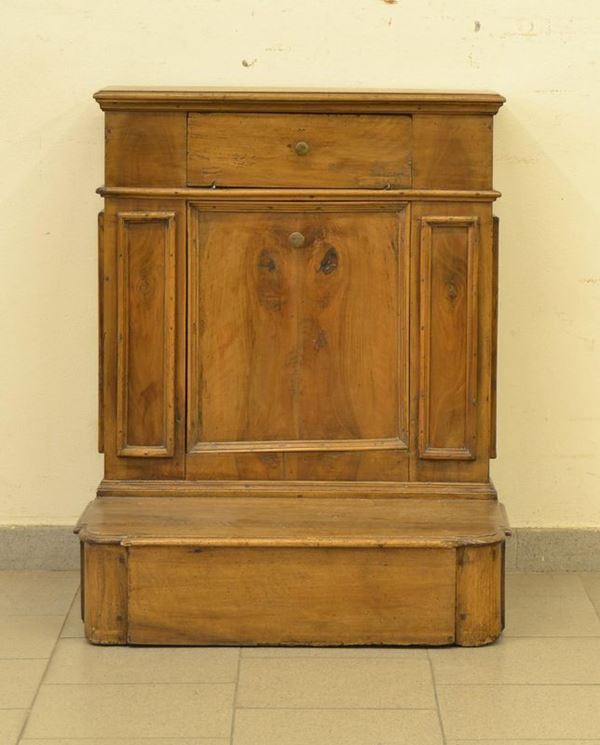  Inginocchiatoio, sec. XVIII,  in noce, a due   - Asta Gioielli, argenti, modernariato, mobili e dipinti - Poggio Bracciolini Casa d'Aste