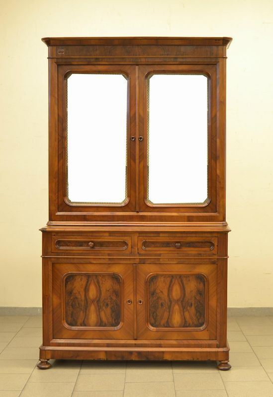  Vetrina, Toscana, sec. XIX,  in noce, a quattro sportelli  - Asta Gioielli, argenti, modernariato, mobili e dipinti - Poggio Bracciolini Casa d'Aste