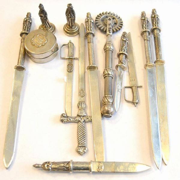 Sedici tagliacarte in argento 925&nbsp;&nbsp;&nbsp;&nbsp;&nbsp;&nbsp;&nbsp;&nbsp;&nbsp;&nbsp;&nbsp;&nbsp;&nbsp;&nbsp;&nbsp;&nbsp;&nbsp;&nbsp;&nbsp;&nbsp;&nbsp;&nbsp;&nbsp;&nbsp;&nbsp;&nbsp;&nbsp;&nbsp;&nbsp;&nbsp;&nbsp;&nbsp;&nbsp;&nbsp;&nbsp;&nbsp;&nbsp;&nbsp;&nbsp;&nbsp;&nbsp;