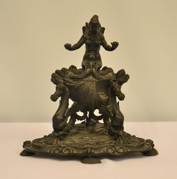 Calamaio, in stile rinascimentale, met&agrave; sec. XIX, in bronzo a forma di