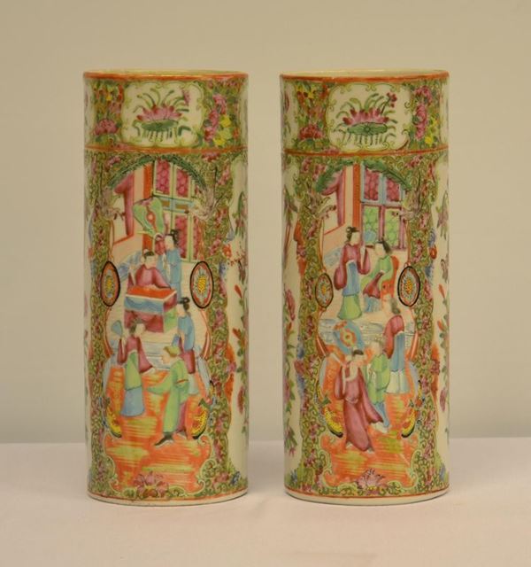 Coppia di vasi, fine sec. XIX, in ceramica, decorata