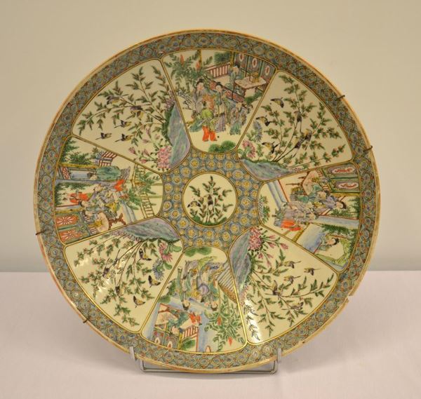 Piatto da parete, met&agrave; sec. XIX, in porcellana decorata e