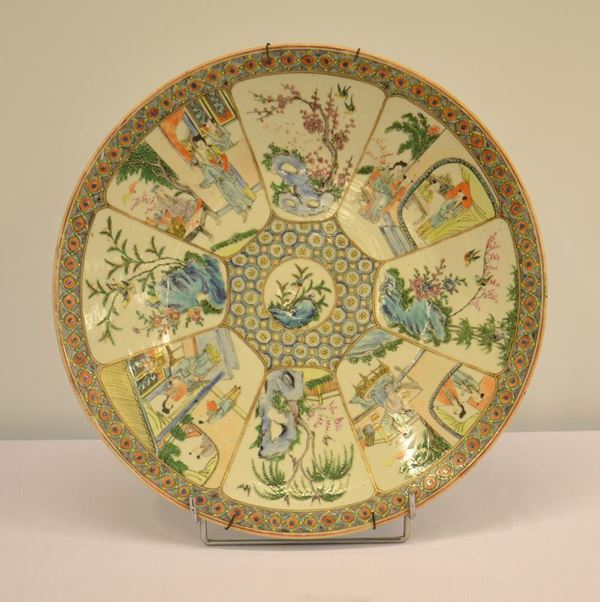 Piatto da parete, met&agrave; sec. XIX, in porcellana decorata