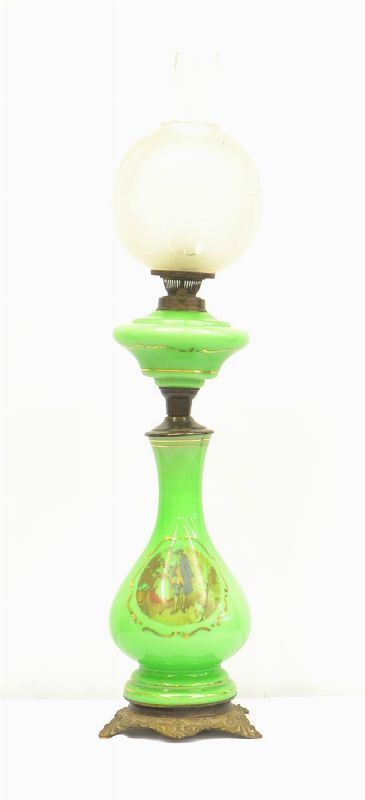 Lume da tavolo, Francia, fine sec. XIX, in opalina color