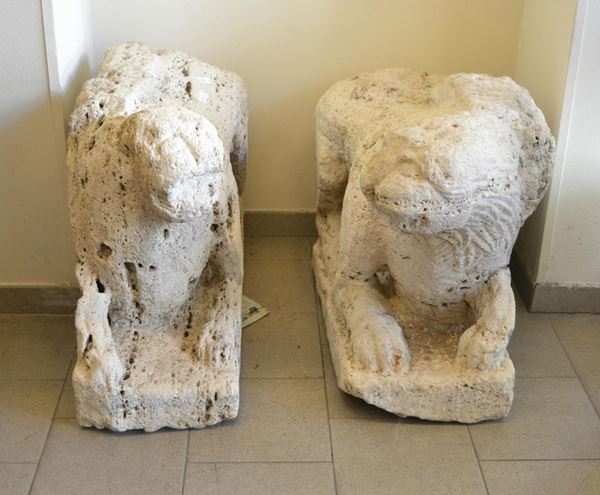 Due sculture, sec. XVII, in pietra calcarea, raffiguranti