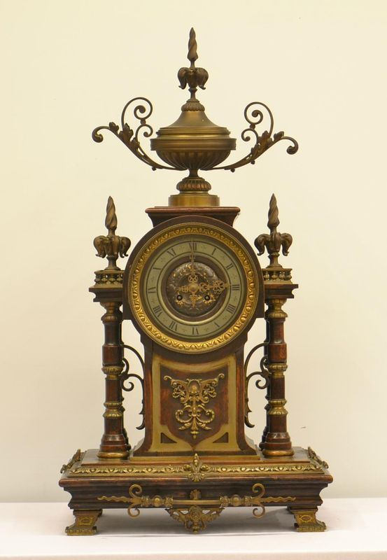 Orologio da tavolo, inizi sec. XX, in rovere, mostra