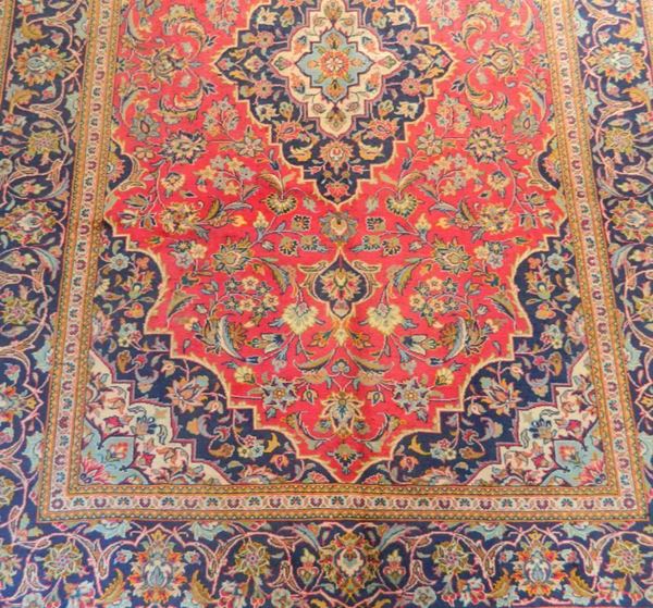 Tappeto persiano Keishan, vecchia manifattura, fondo rosso