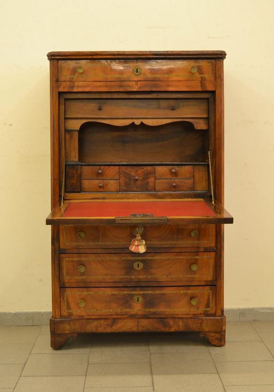 Secretaire, in stile 700, in noce filettato, a quattro cassetti e