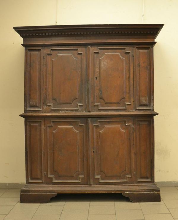 Credenza a due corpi, Emilia, sec. XVII, in noce,