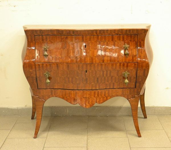 Piccolo cassettone, in stile settecento, in noce intarsiato,