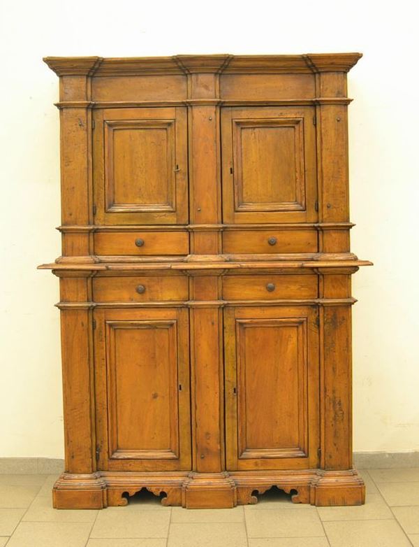 Credenza, in stile 600, in noce, quattro sportelli e