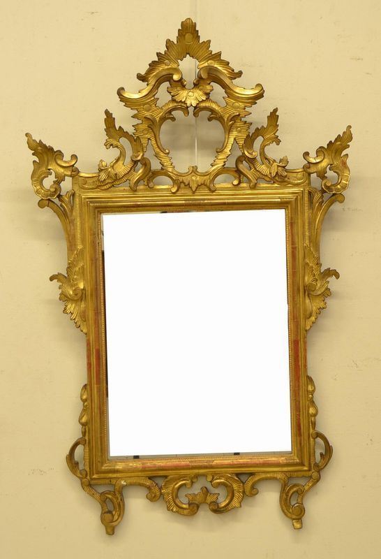 Specchiera, sec. XIX, in legno dorato e intagliato