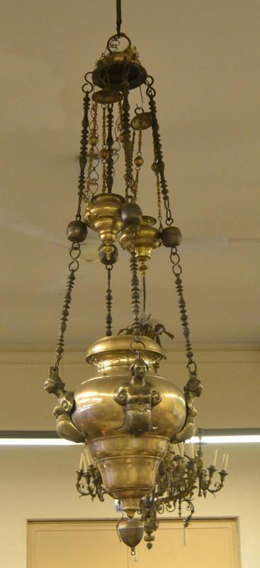 Grande lampada votiva, sec. XIX, in bronzo dorato,