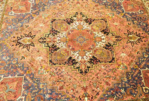 Tappeto persiano Heritz, fondo rosso mattone a  - Asta Antiquariato, Collezionismo & Gioielli - Poggio Bracciolini Casa d'Aste