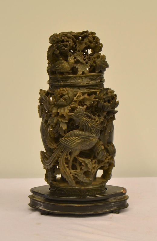 Scultura, Cina, inizi sec. XX, in giada bruna, raffigurante un