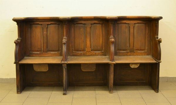 Coro da chiesa, sec. XVIII, in castagno, a tre posti,
