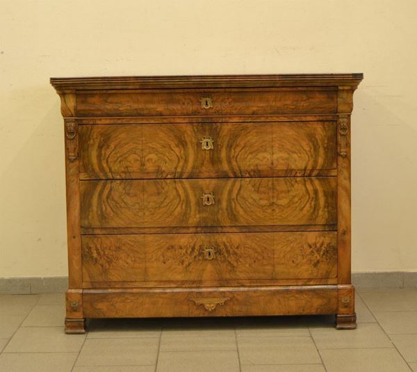 Cassettone, in stile 700, in radica di noce, a tre
