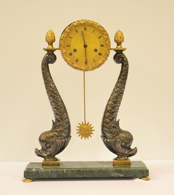 Orologio da tavolo, Parigi, fine sec. XIX, in bronzo e marmo,