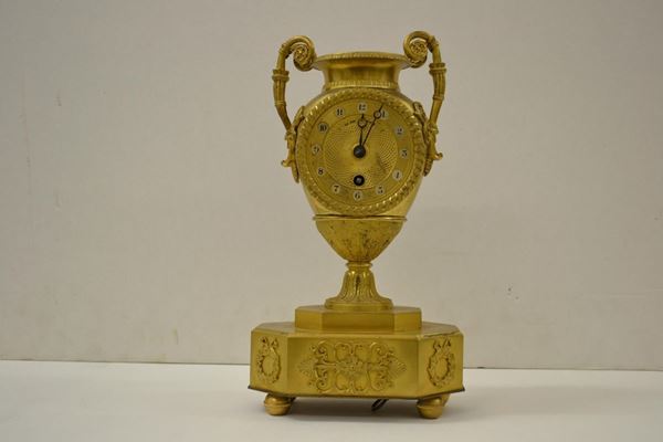 Orologio da tavolo, Parigi, sec. XIX, a forma di anfora,