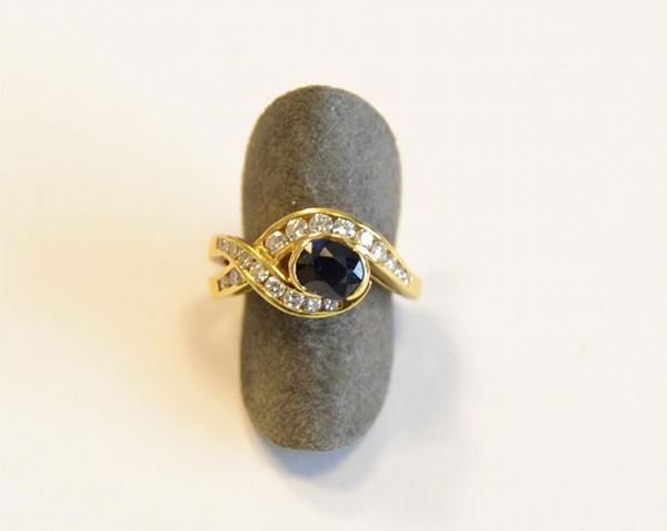 Anello in oro giallo,zaffiro e diamanti